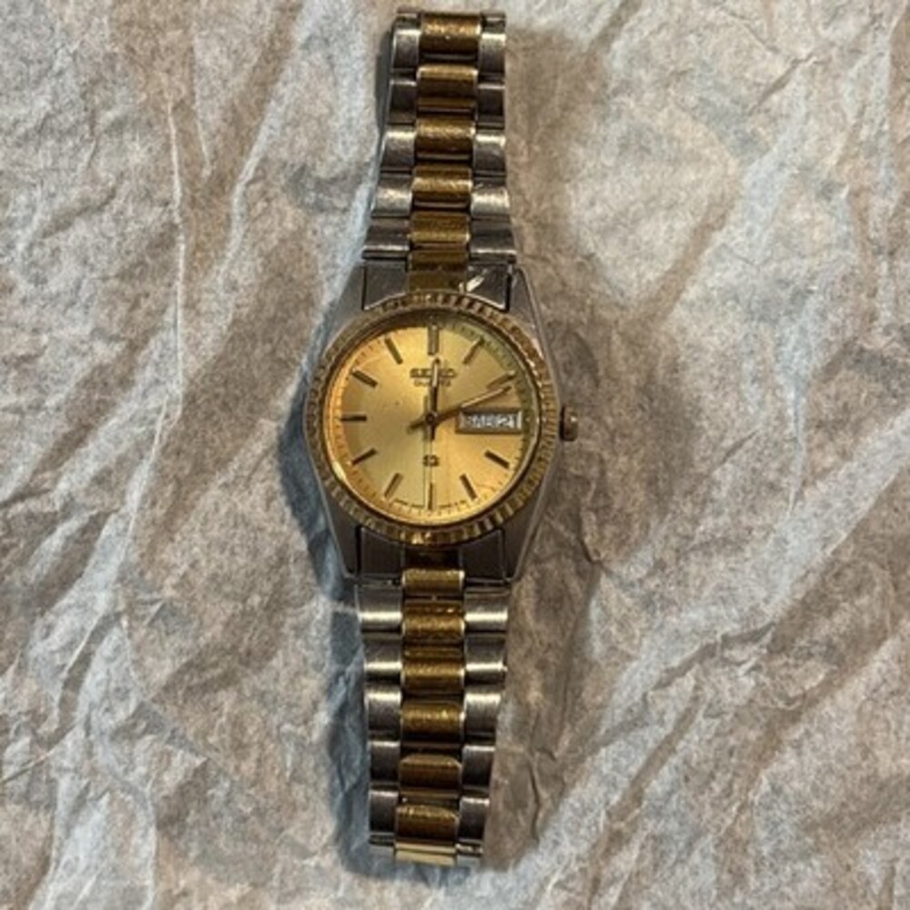 Womens Seiko Two Toned Watch Vintage - Needs New Battery